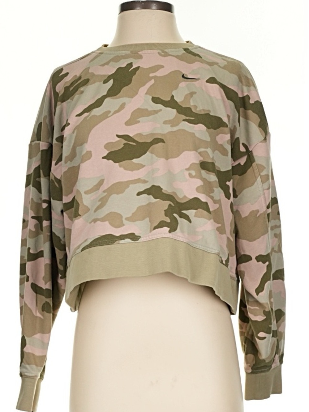 Women’s Nike Dri-Fit camo lightweight cropped crewneck sweatshirt size M